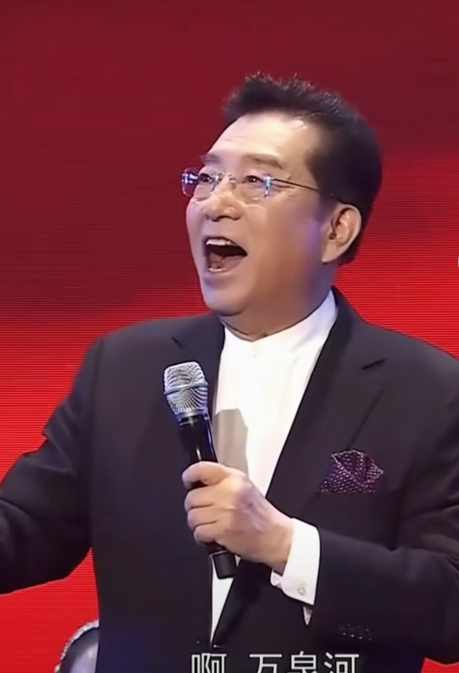 巴塞罗那教练压力巨大！，科维托娃遭遇三持续失利观众掌声雷动的简单介绍